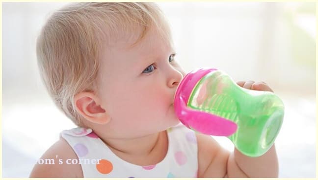 متى يشرب الرضيع الماء أول مرة