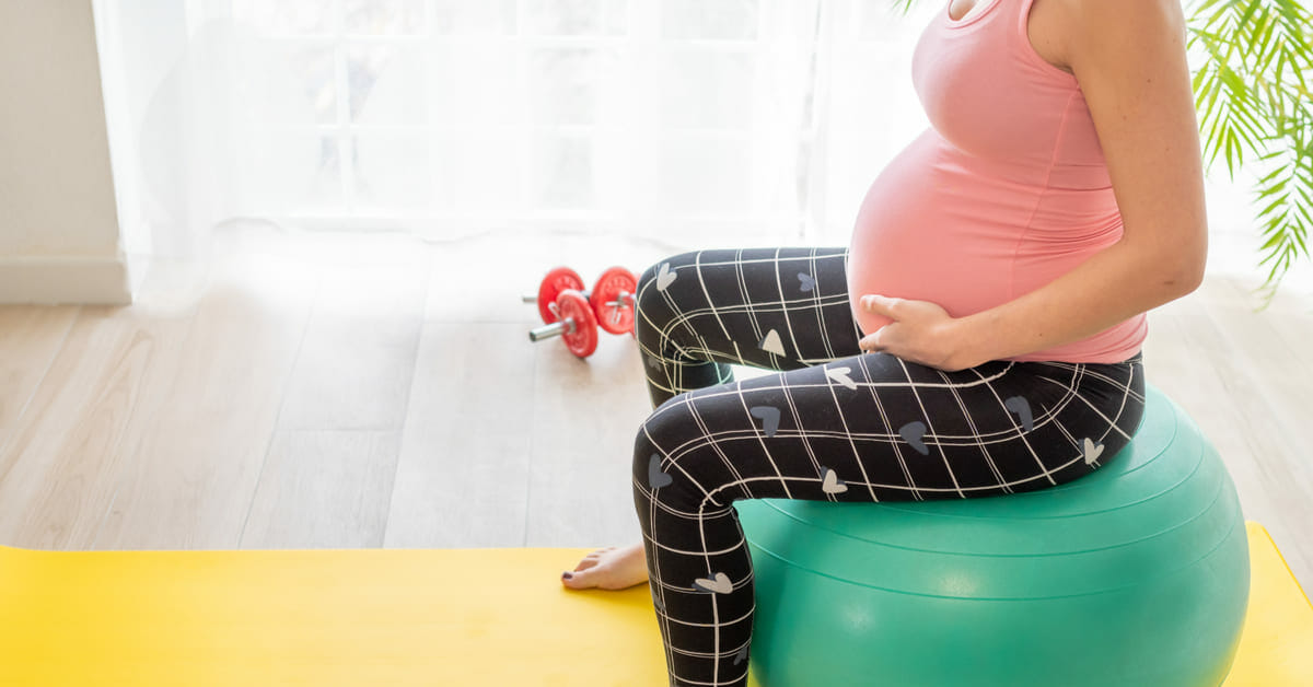 حركات لتسهيل الولادة وفتح الرحم أثناء الحمل